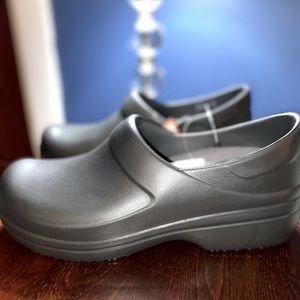 Crocs Women’s Neria Pro II Clog size 8 in black.